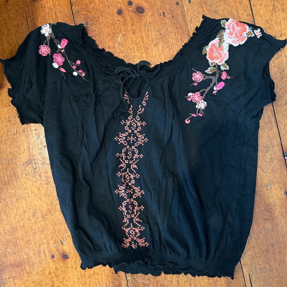 Cute embroidered black & pink crop top